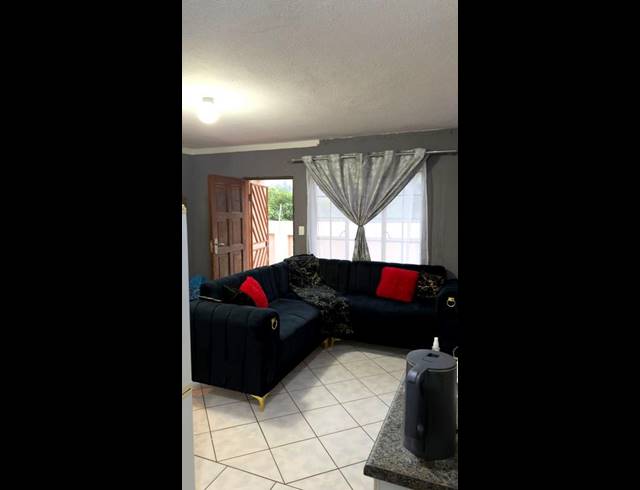 2 BEDROOM APARTMENT FOR SALE IN ROODEPOORT WEST